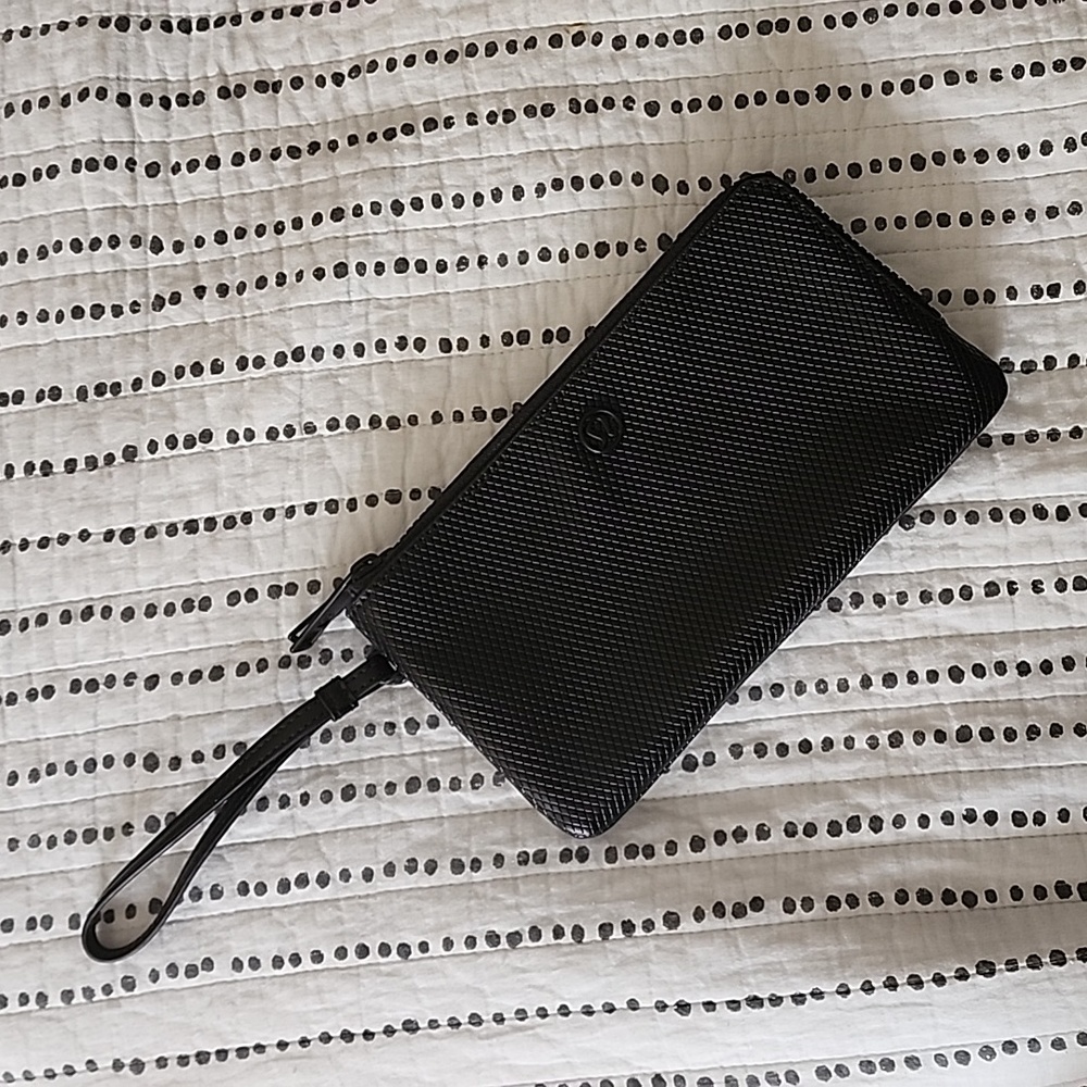 EUC lululemon Double Up Pouch in Black/Debossed Diamon